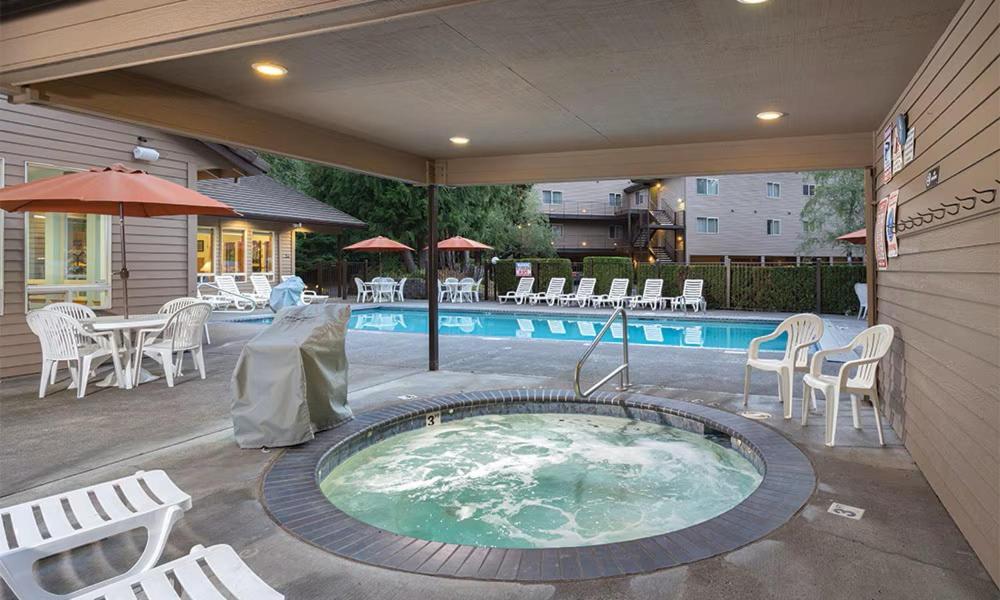 Whispering Woods Resort Welches Экстерьер фото